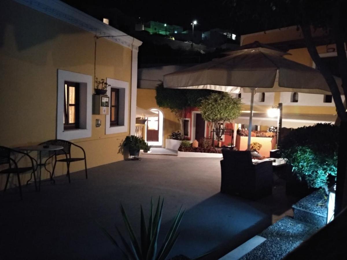 Pansion Zaharoula Hotel Fira  Bagian luar foto