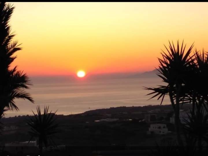 Pansion Zaharoula Hotel Fira  Bagian luar foto