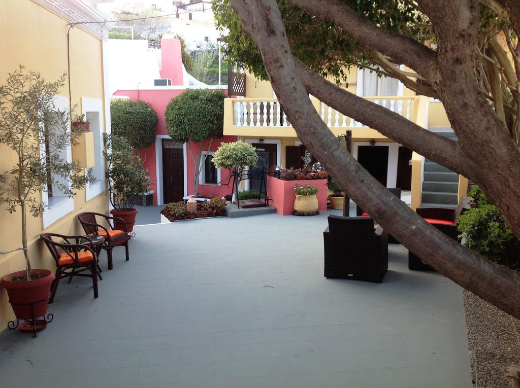 Pansion Zaharoula Hotel Fira  Bagian luar foto