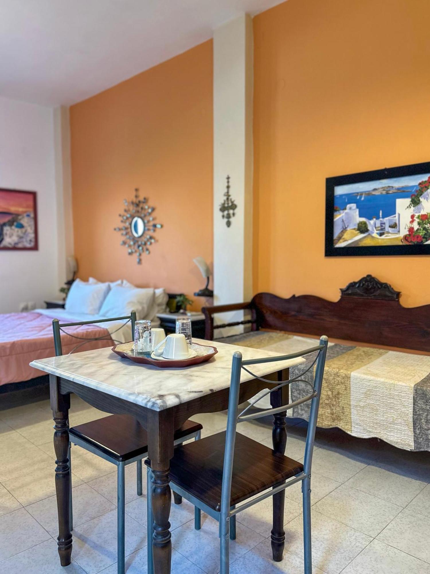 Pansion Zaharoula Hotel Fira  Bagian luar foto