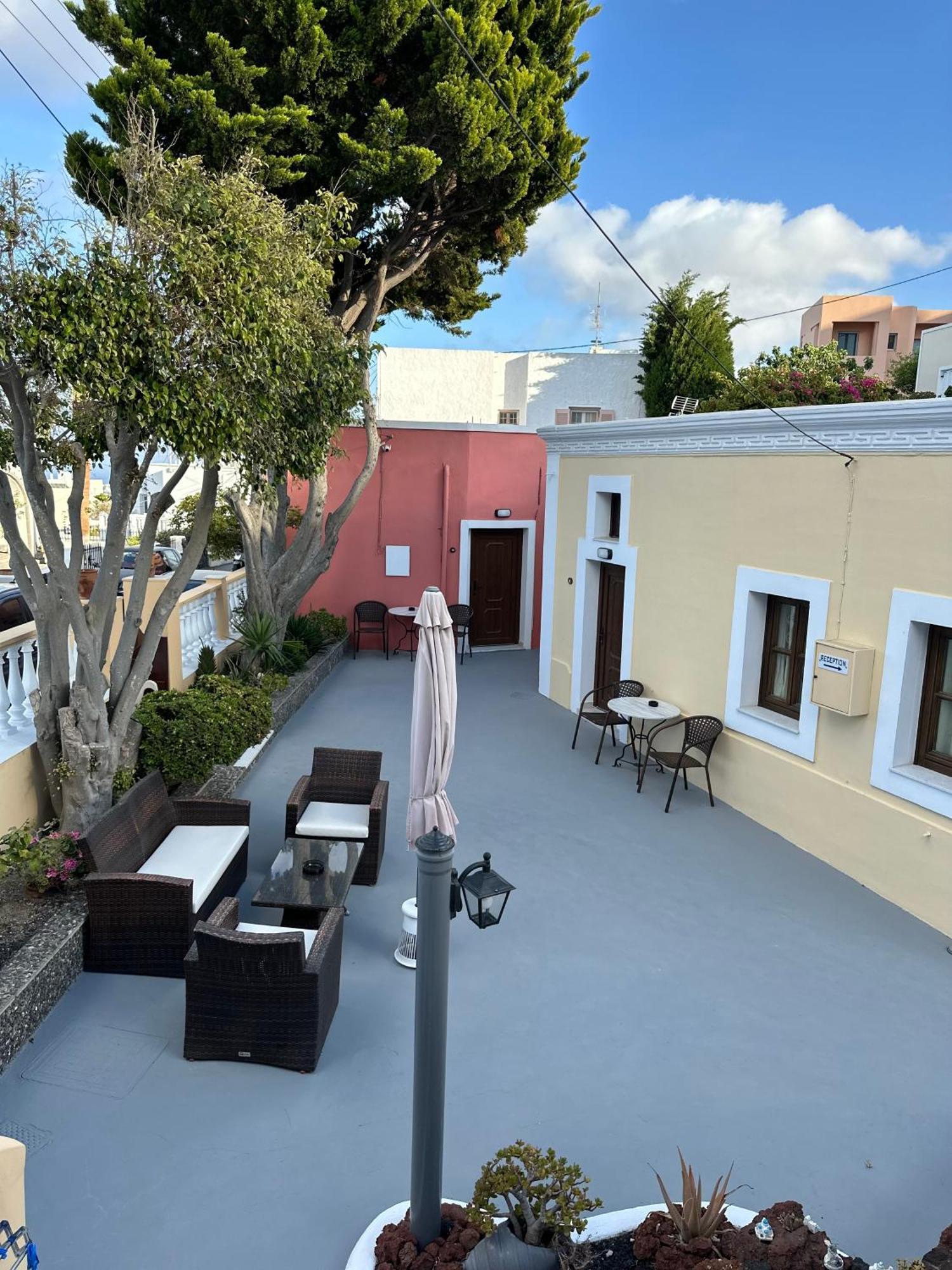 Pansion Zaharoula Hotel Fira  Bagian luar foto